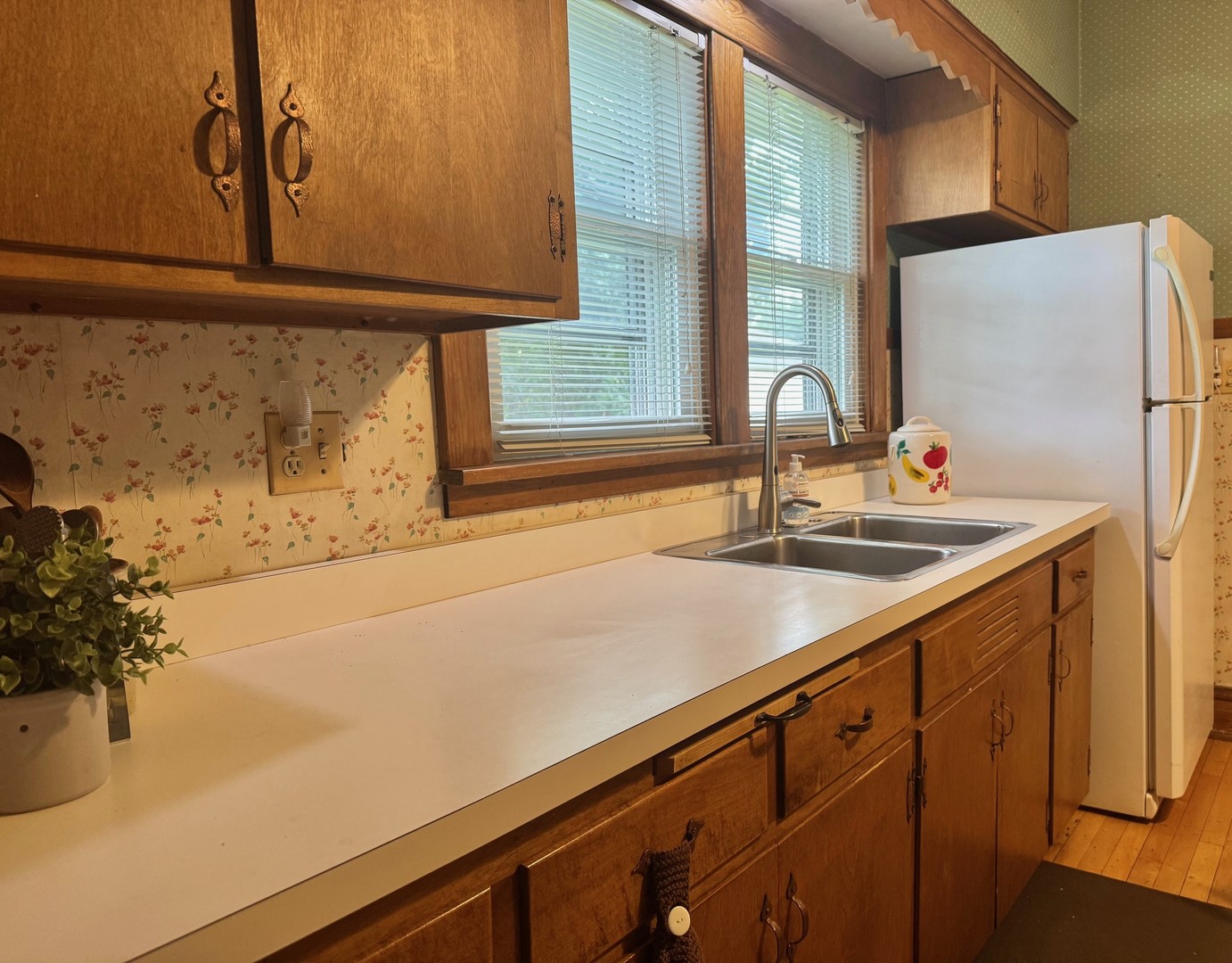 2858 CURTIS Street, Des Plaines, IL 60018