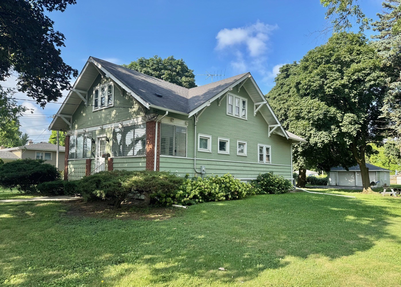 2858 CURTIS Street, Des Plaines, IL 60018