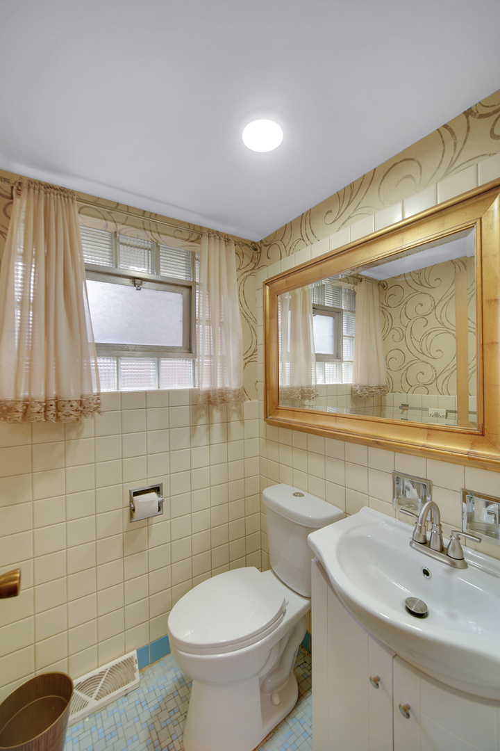 9242 S Constance Avenue, Chicago, IL 60617