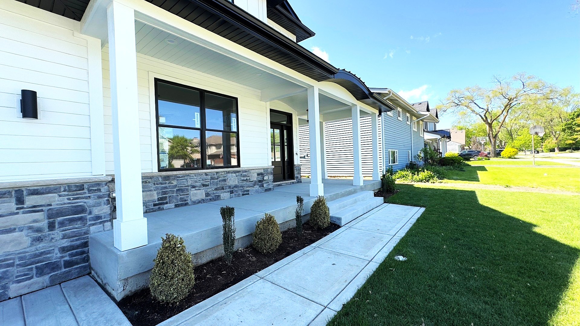 1326 N Race Avenue, Arlington Heights, IL 60004