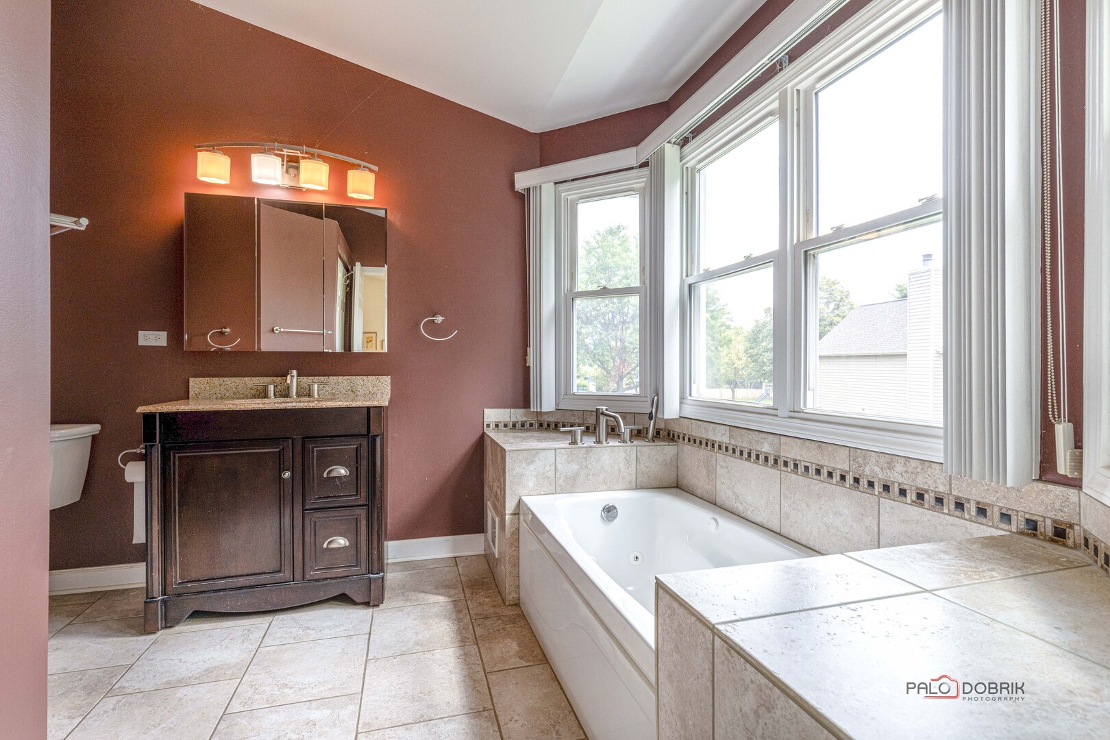1425 Winston Drive, Buffalo Grove, IL 60089