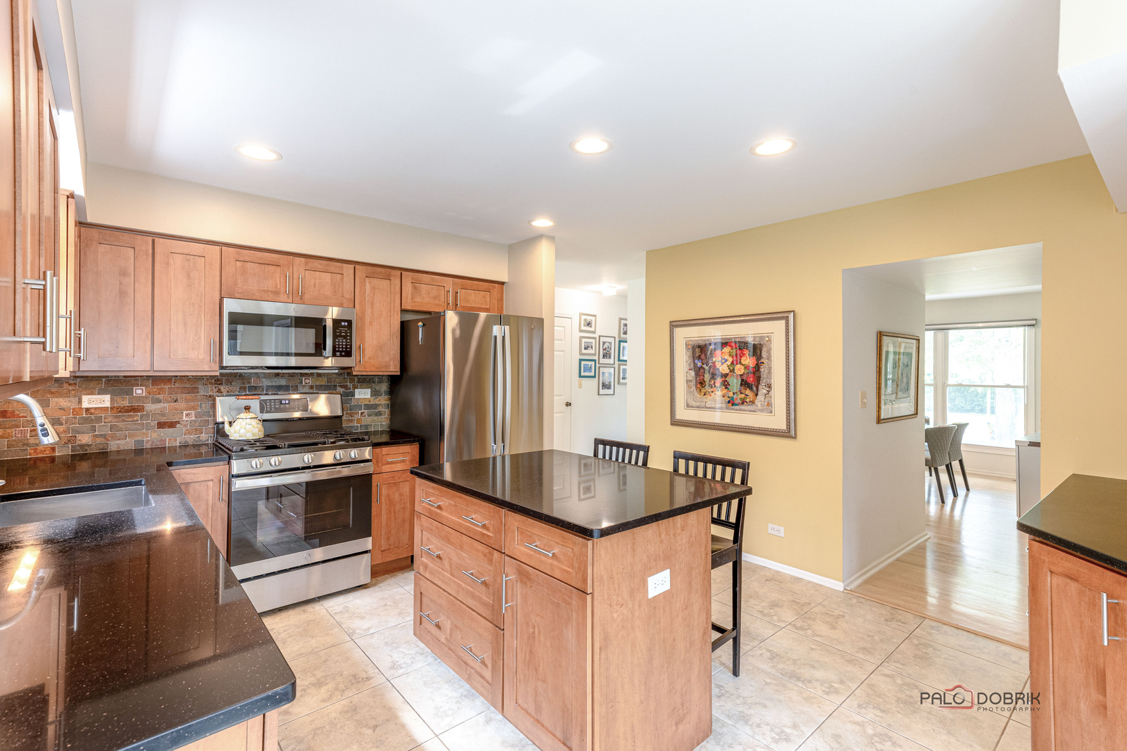 1425 Winston Drive, Buffalo Grove, IL 60089