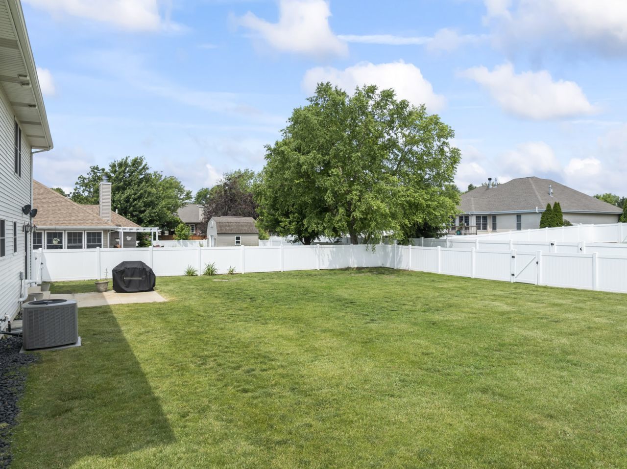 925 MAGNOLIA Drive, Bourbonnais, IL 60914