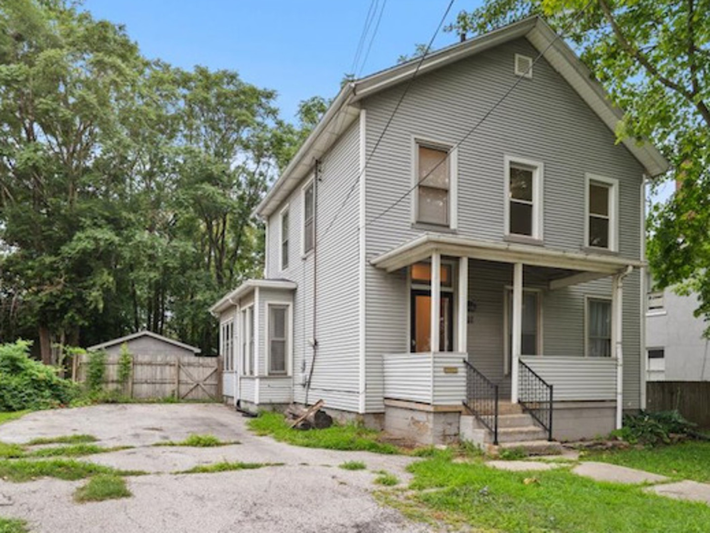 707 S Center Street, Bloomington, IL 61701