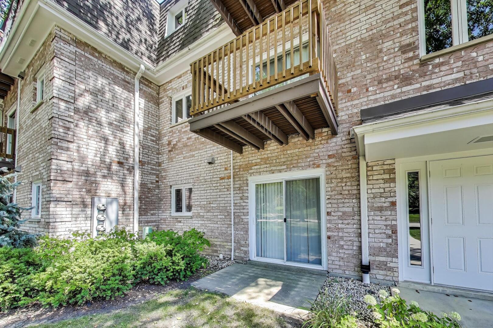 131 E Winchester Road #A, Libertyville, IL 60048