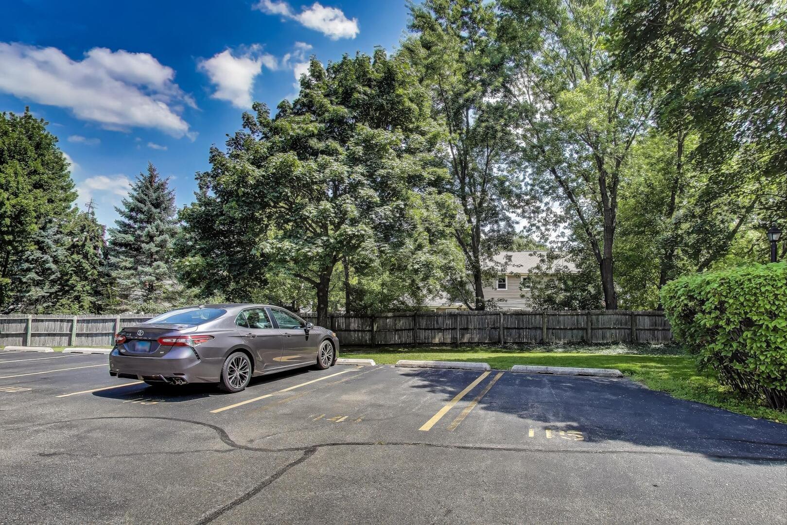 131 E Winchester Road #A, Libertyville, IL 60048