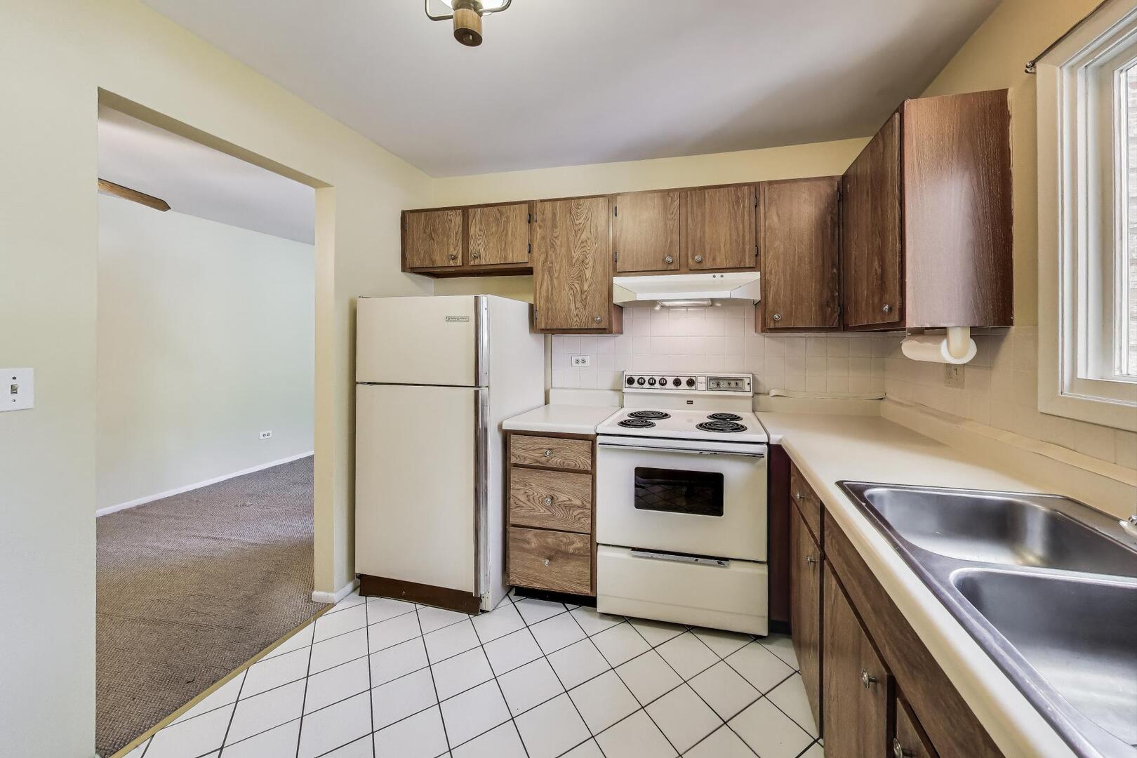 131 E Winchester Road #A, Libertyville, IL 60048
