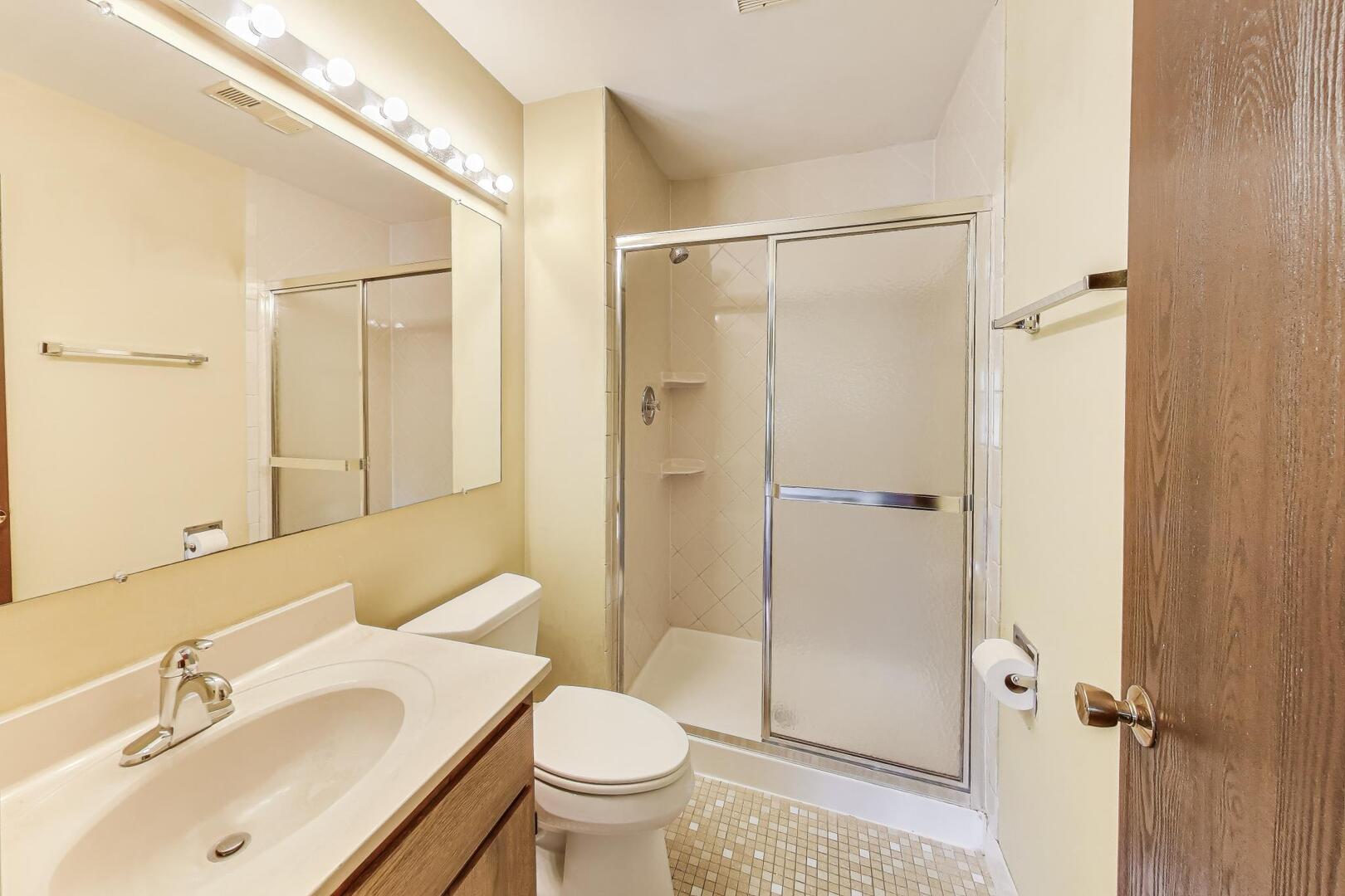 131 E Winchester Road #A, Libertyville, IL 60048