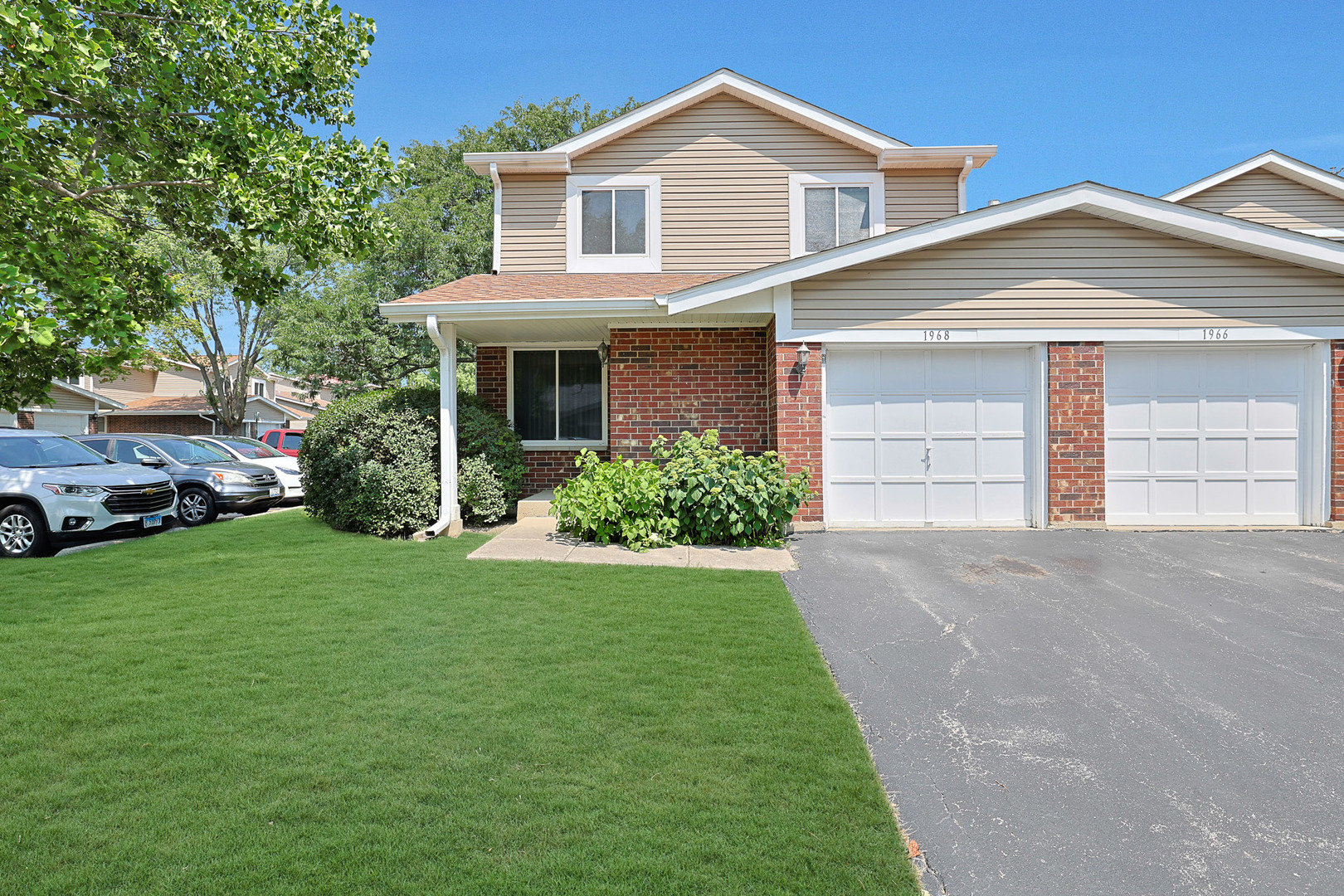 1968 N Jamestown Drive, Palatine, IL 60074