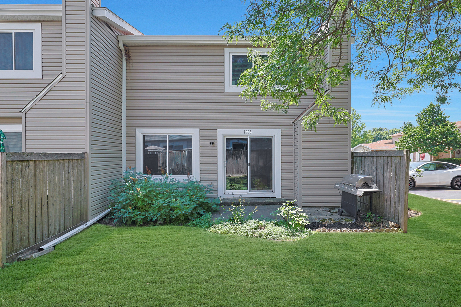 1968 N Jamestown Drive, Palatine, IL 60074