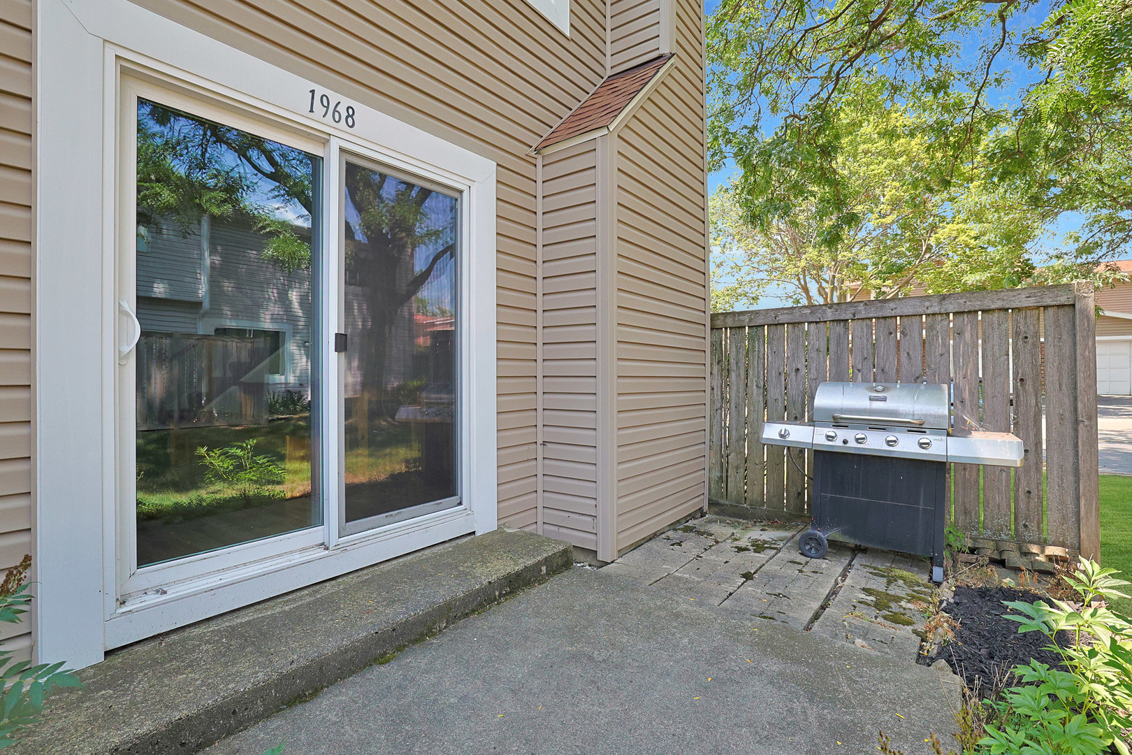 1968 N Jamestown Drive, Palatine, IL 60074