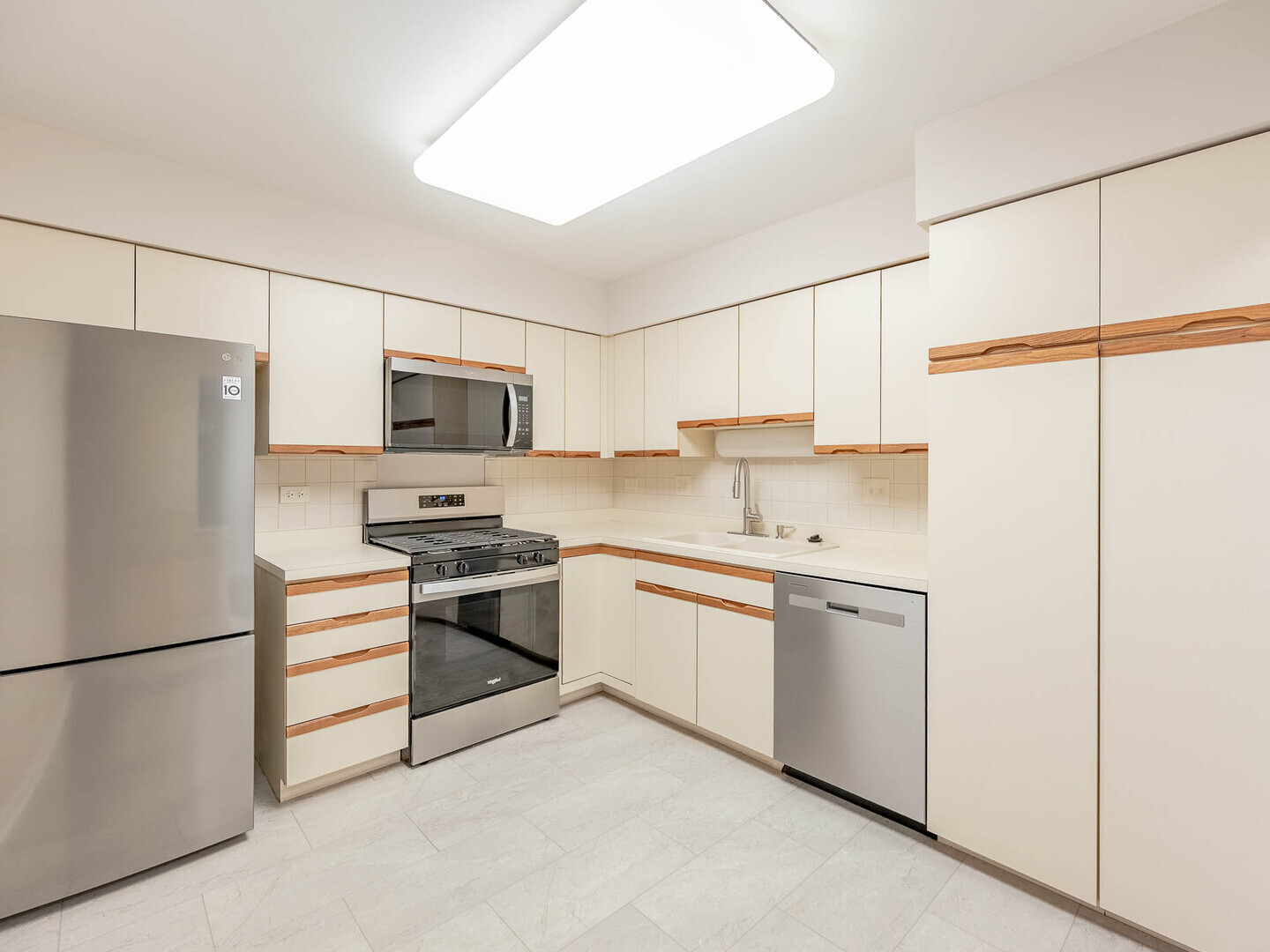 400 E Dundee Road #405C, Buffalo Grove, IL 60089