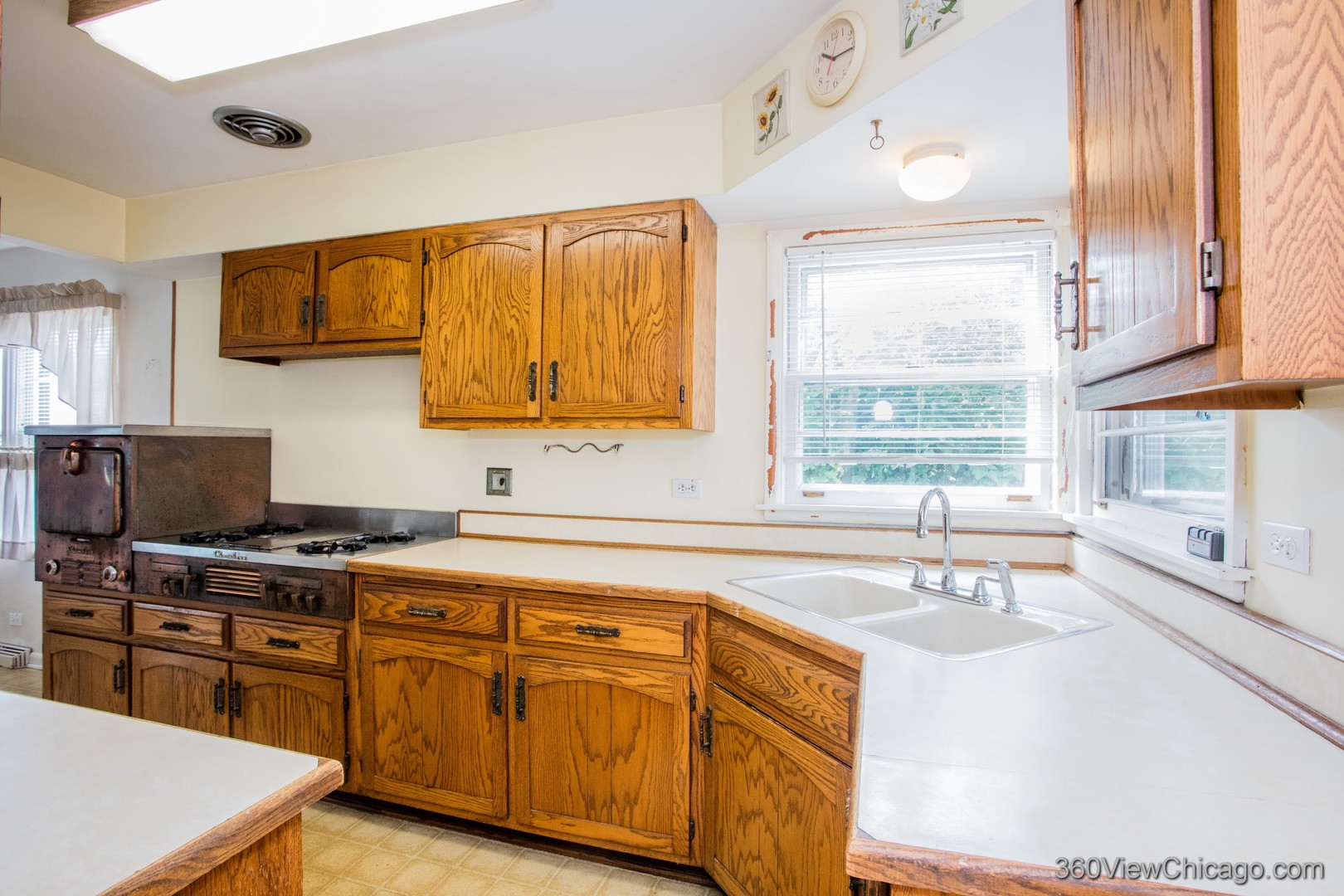 3928 Washington Street, Downers Grove, IL 60515