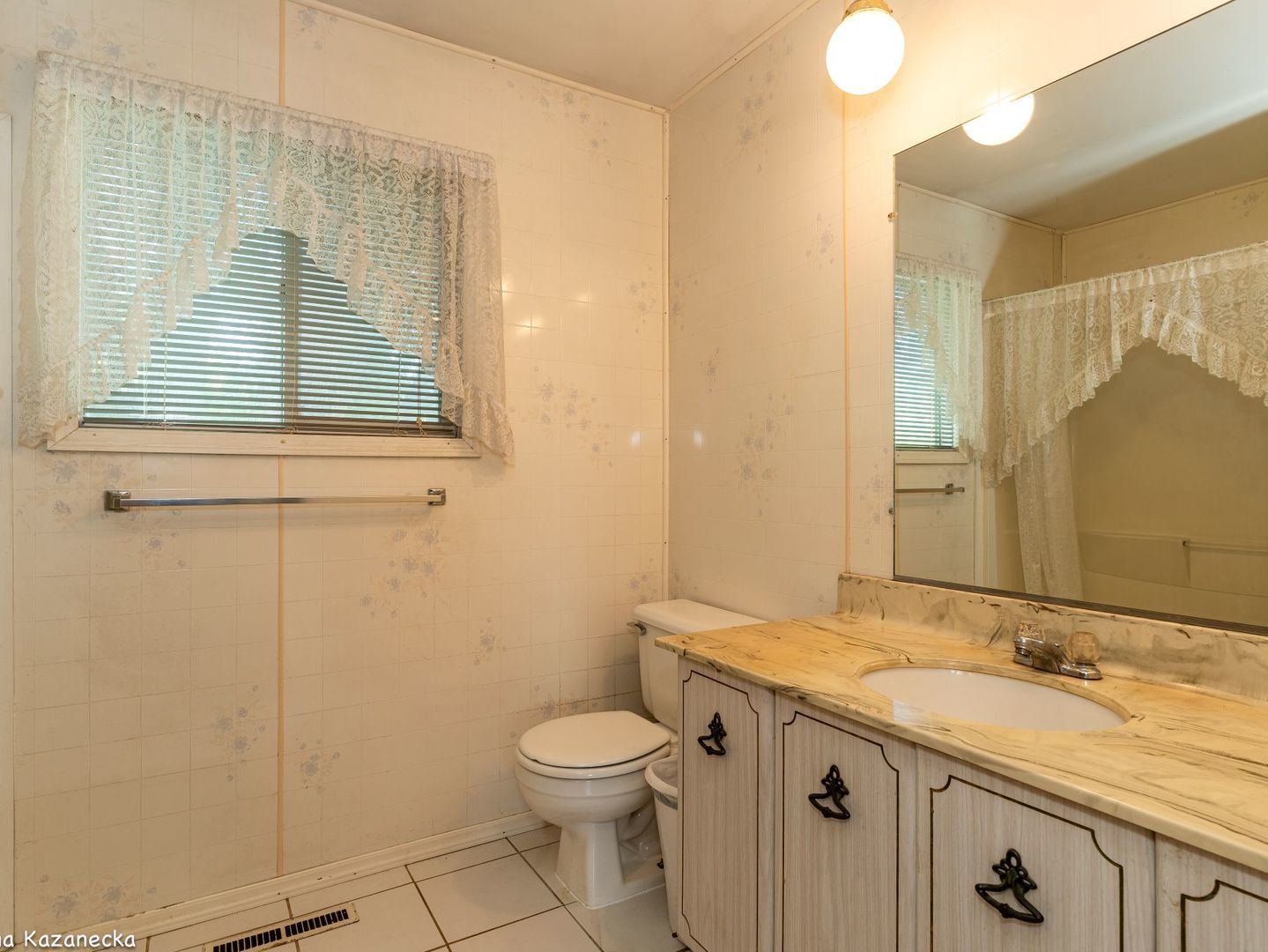 18350 W Linda Lane, Gurnee, IL 60031