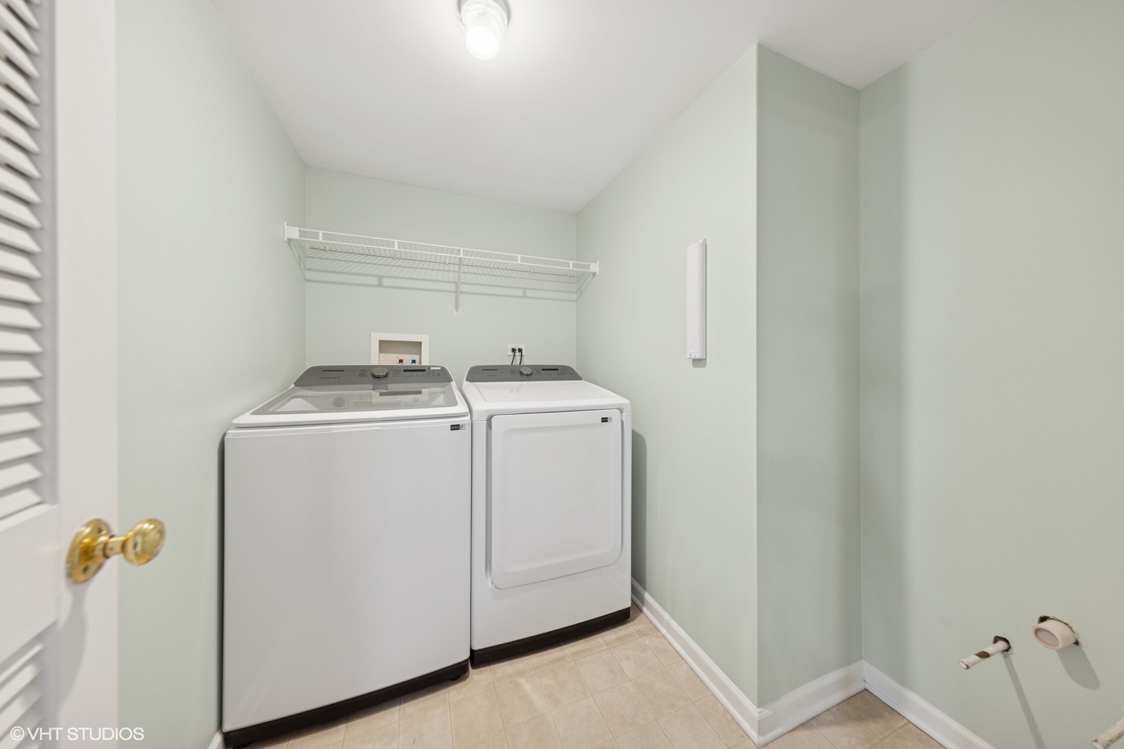 615 Perrie Drive #407, Elk Grove Village, IL 60007