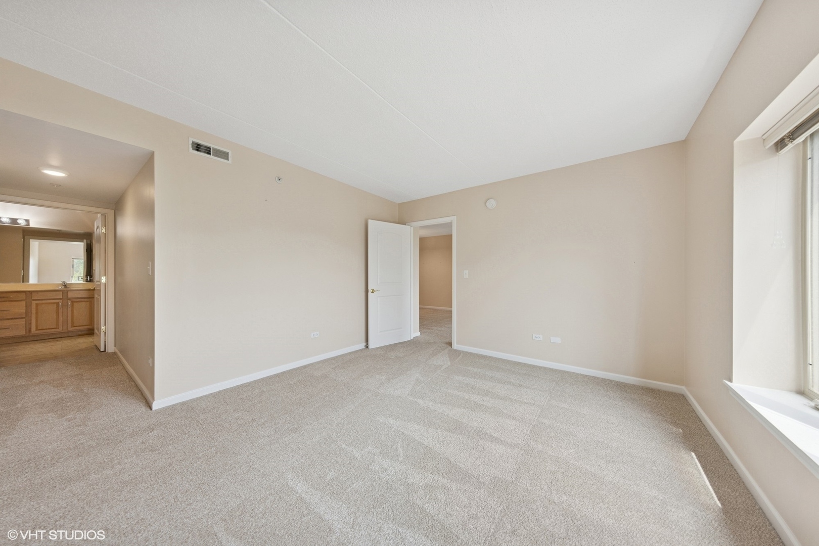 615 Perrie Drive #407, Elk Grove Village, IL 60007