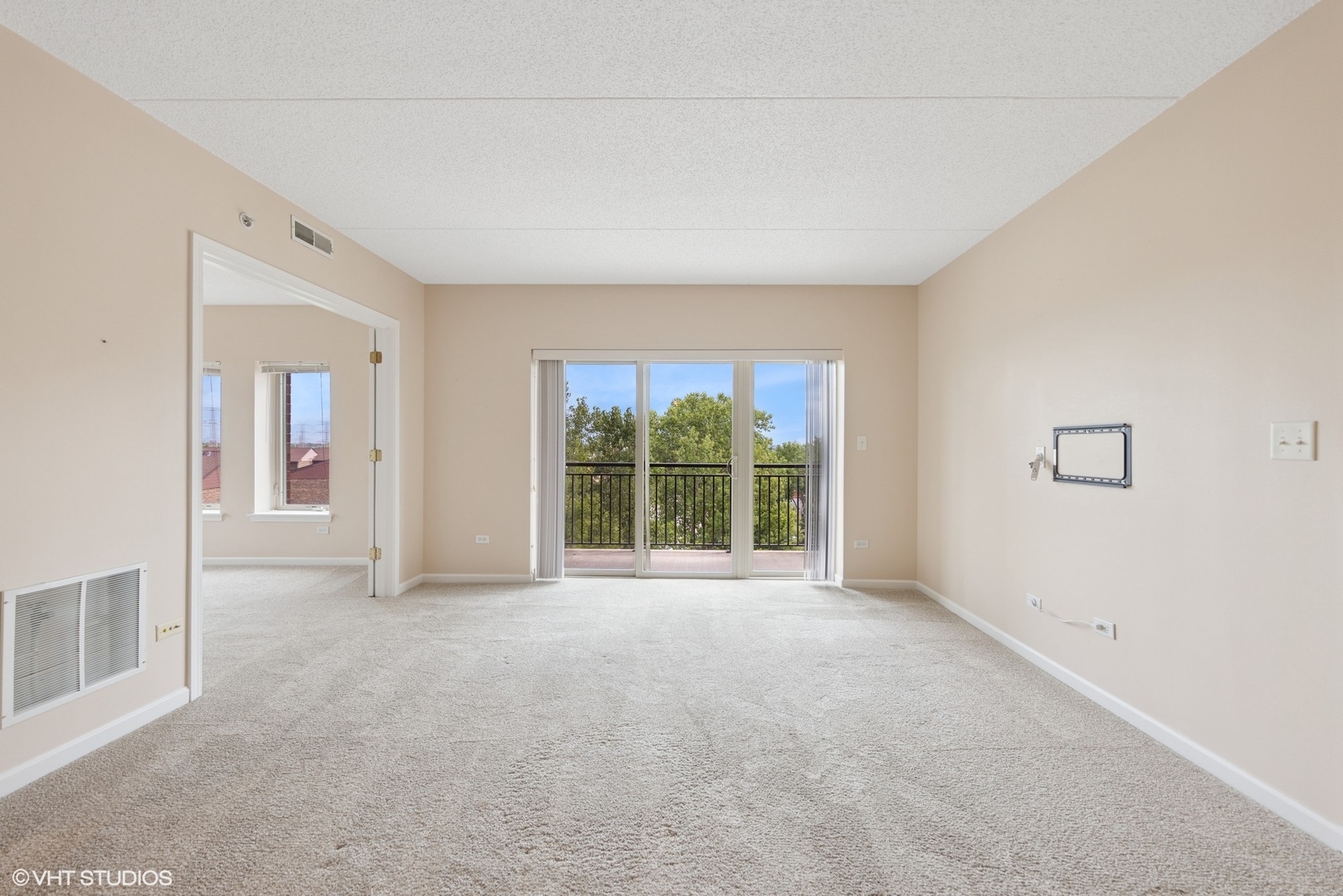 615 Perrie Drive #407, Elk Grove Village, IL 60007