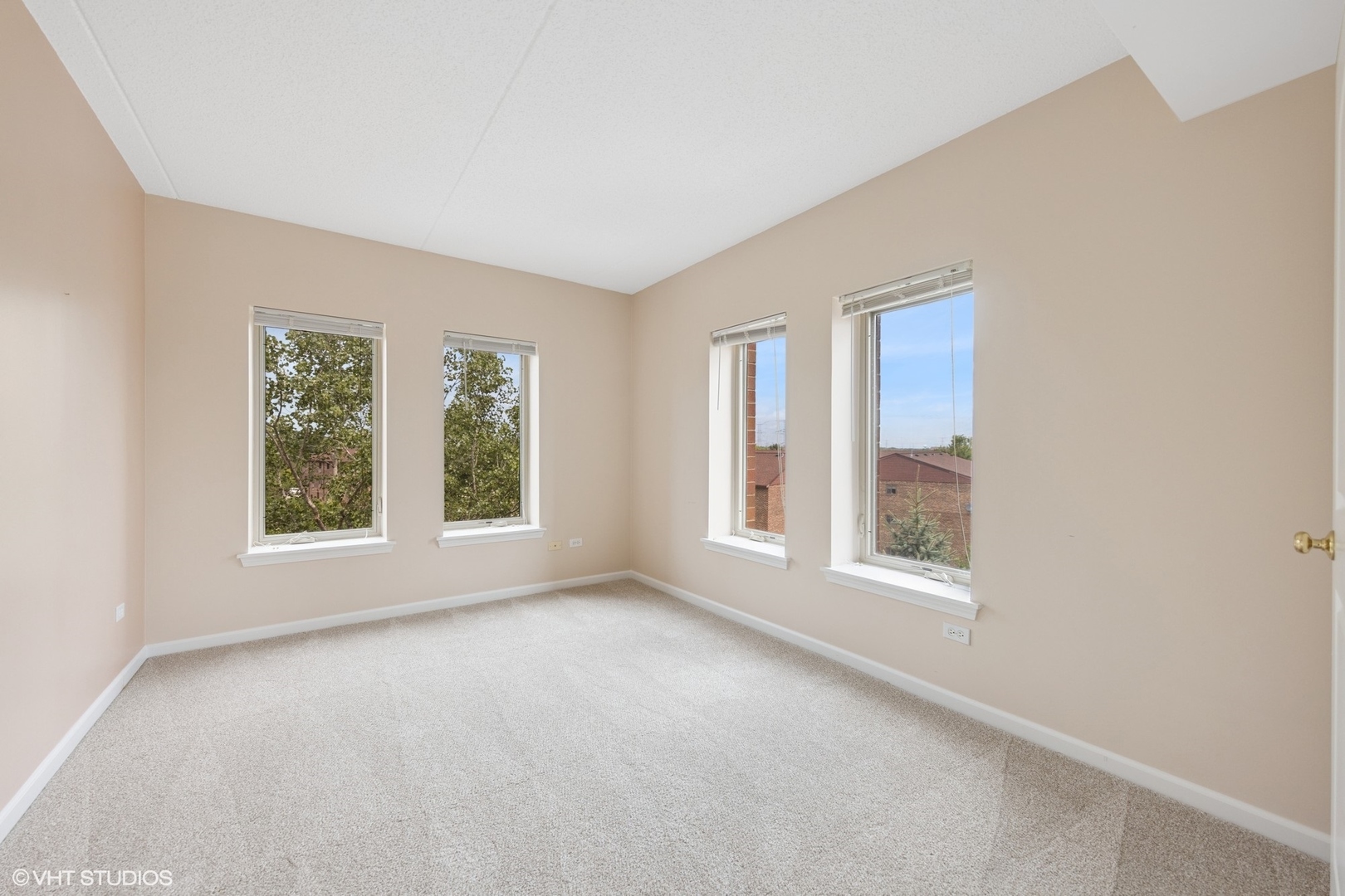 615 Perrie Drive #407, Elk Grove Village, IL 60007