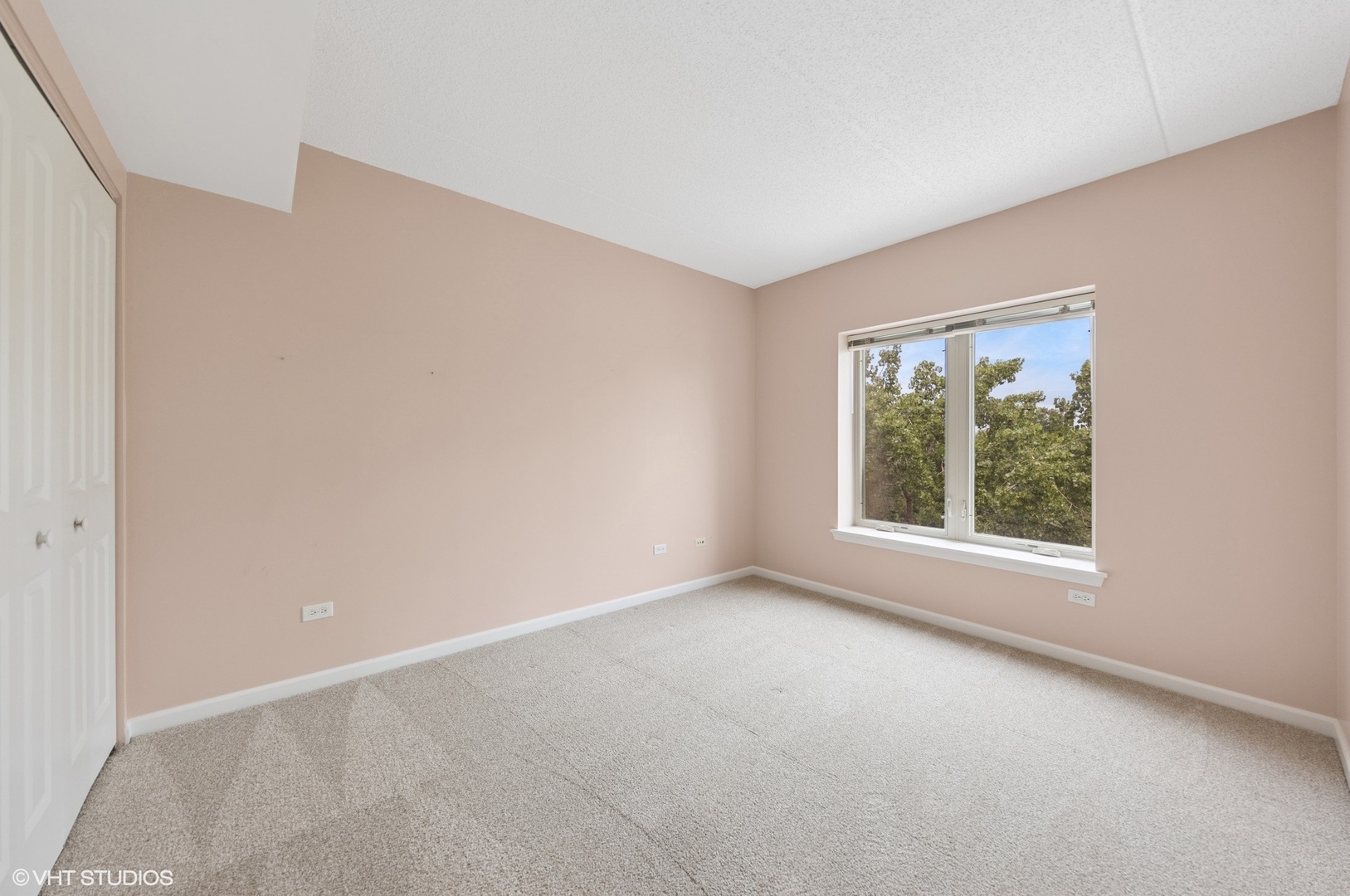 615 Perrie Drive #407, Elk Grove Village, IL 60007