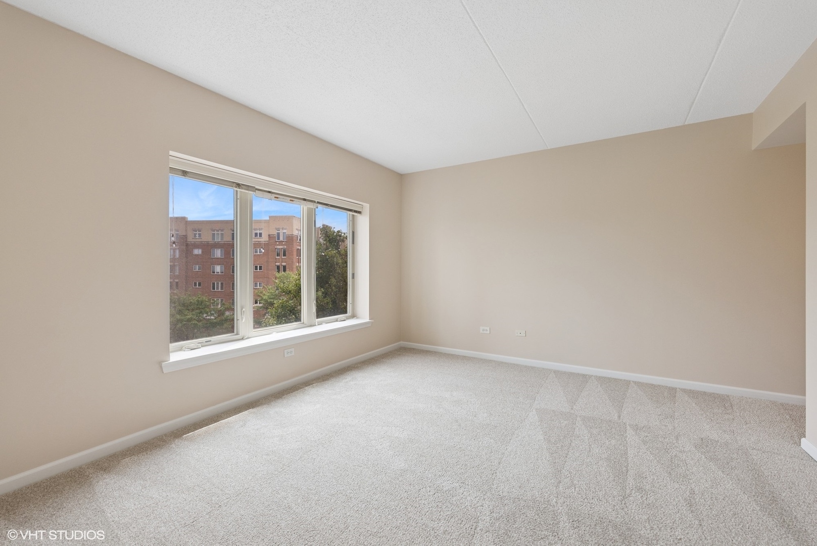 615 Perrie Drive #407, Elk Grove Village, IL 60007