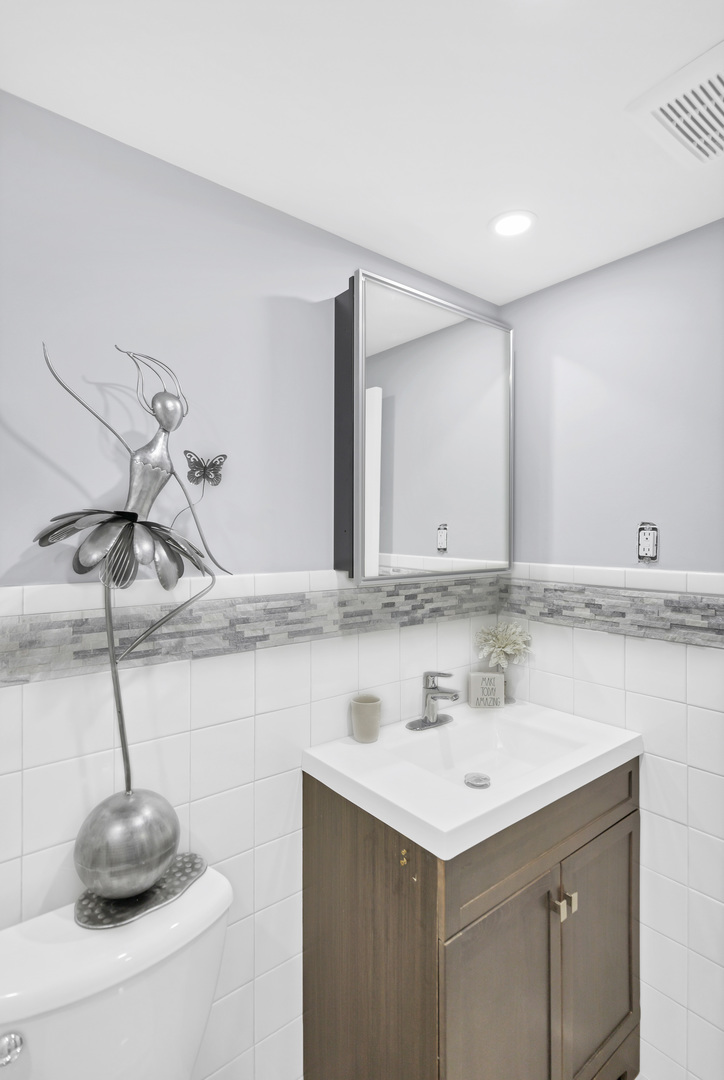 7754 W Higgins Road #J, Chicago, IL 60631