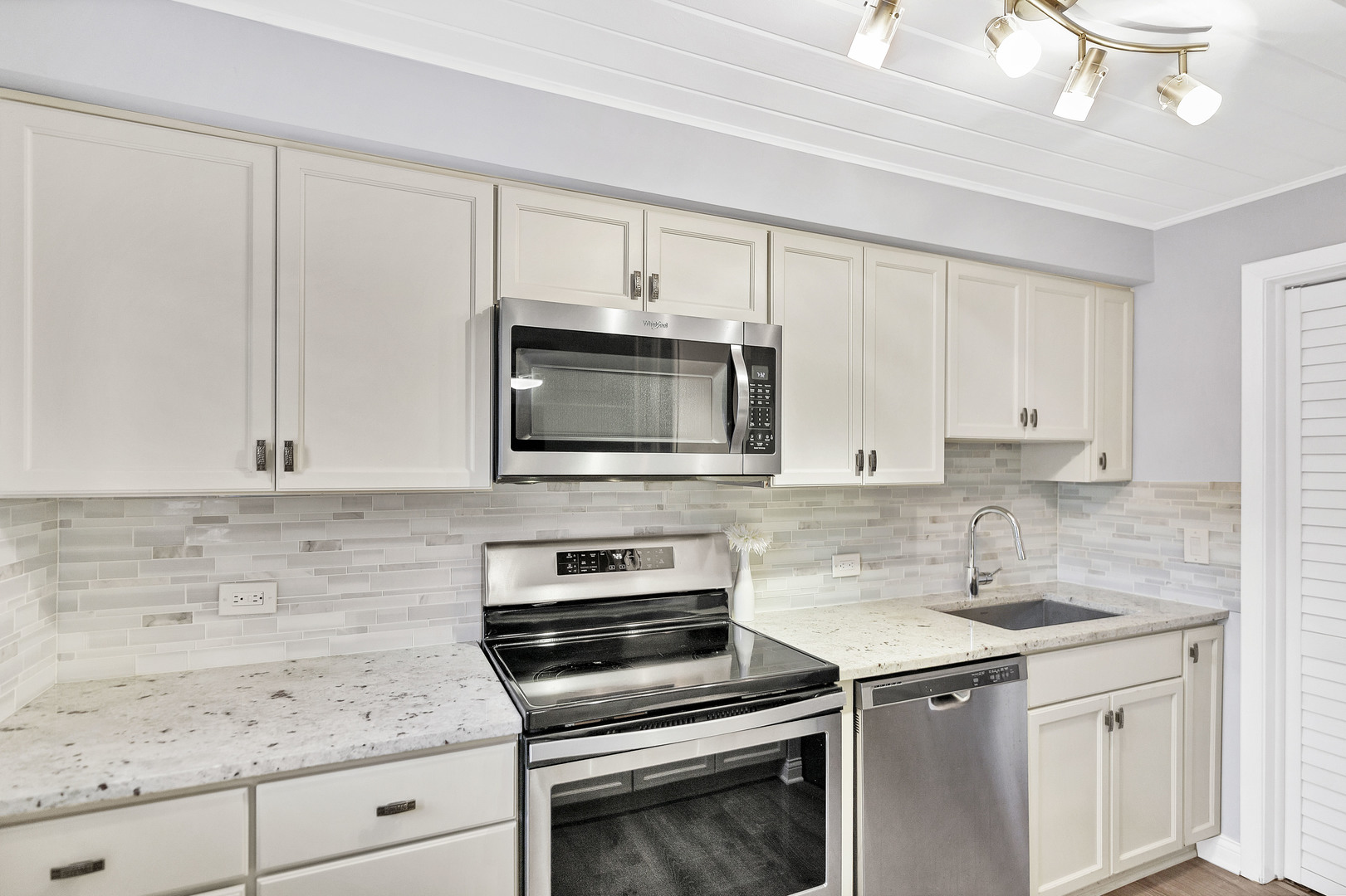 7754 W Higgins Road #J, Chicago, IL 60631