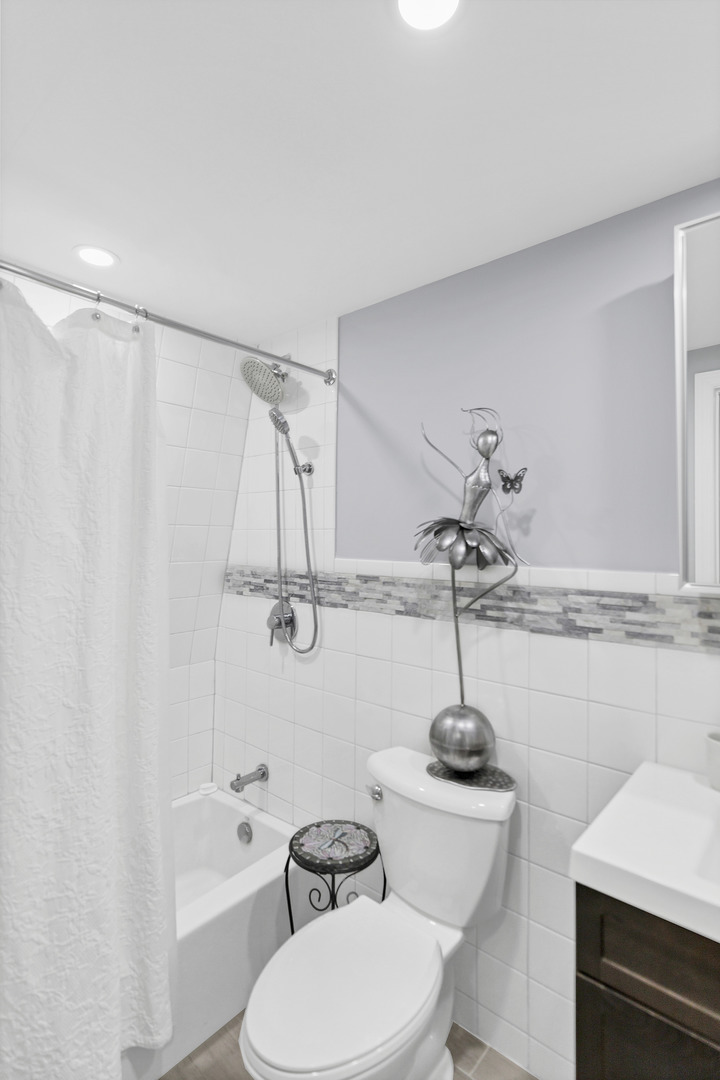 7754 W Higgins Road #J, Chicago, IL 60631