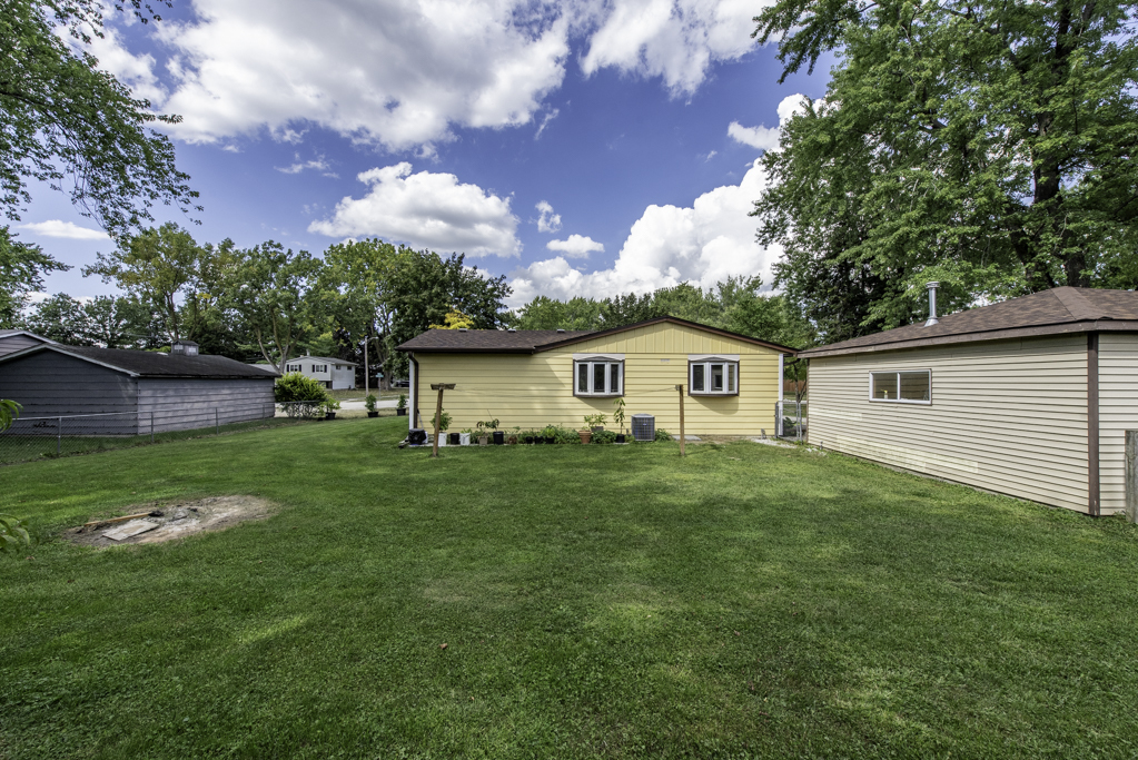 18727 W Highfield Drive, Gurnee, IL 60031