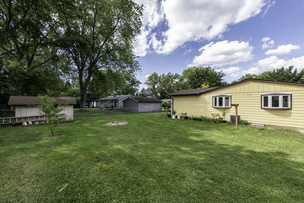 18727 W Highfield Drive, Gurnee, IL 60031