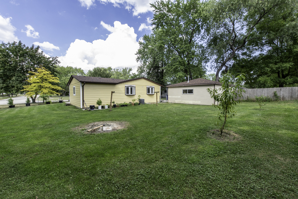 18727 W Highfield Drive, Gurnee, IL 60031