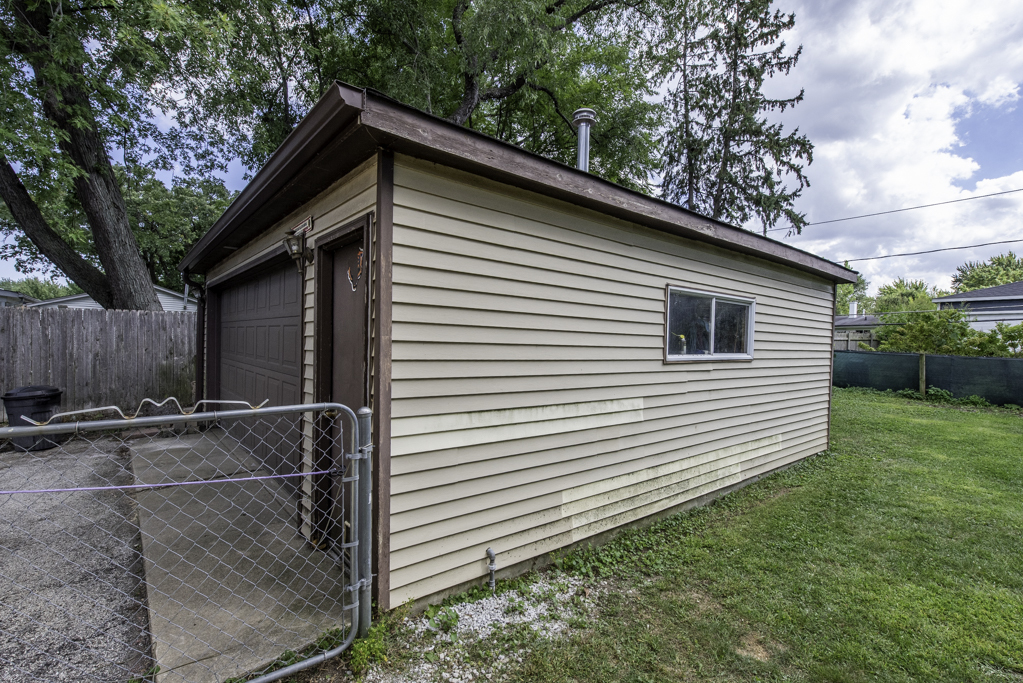 18727 W Highfield Drive, Gurnee, IL 60031