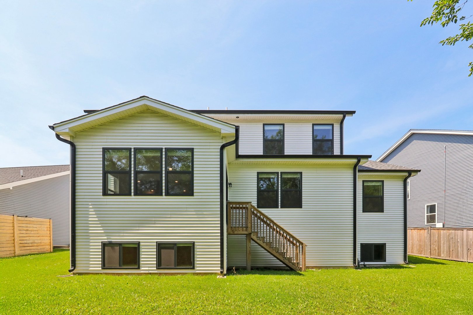 32044 Savannah Drive, Lakemoor, IL 60051
