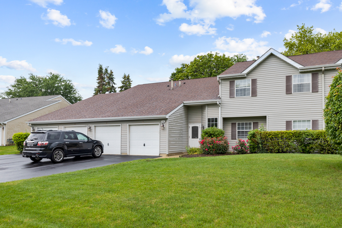 56 N VICTORIA Lane #B, Streamwood, IL 60107