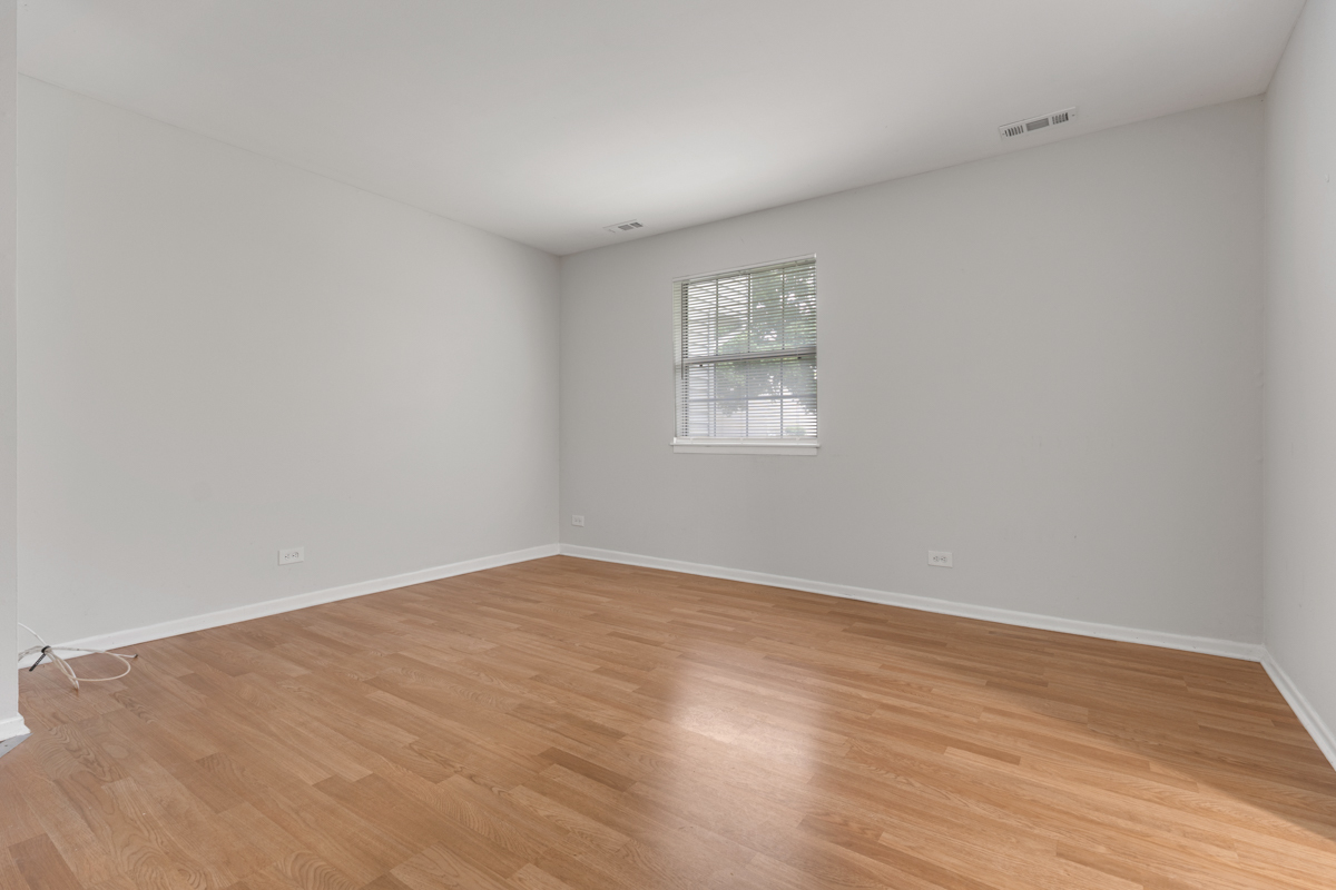 56 N VICTORIA Lane #B, Streamwood, IL 60107