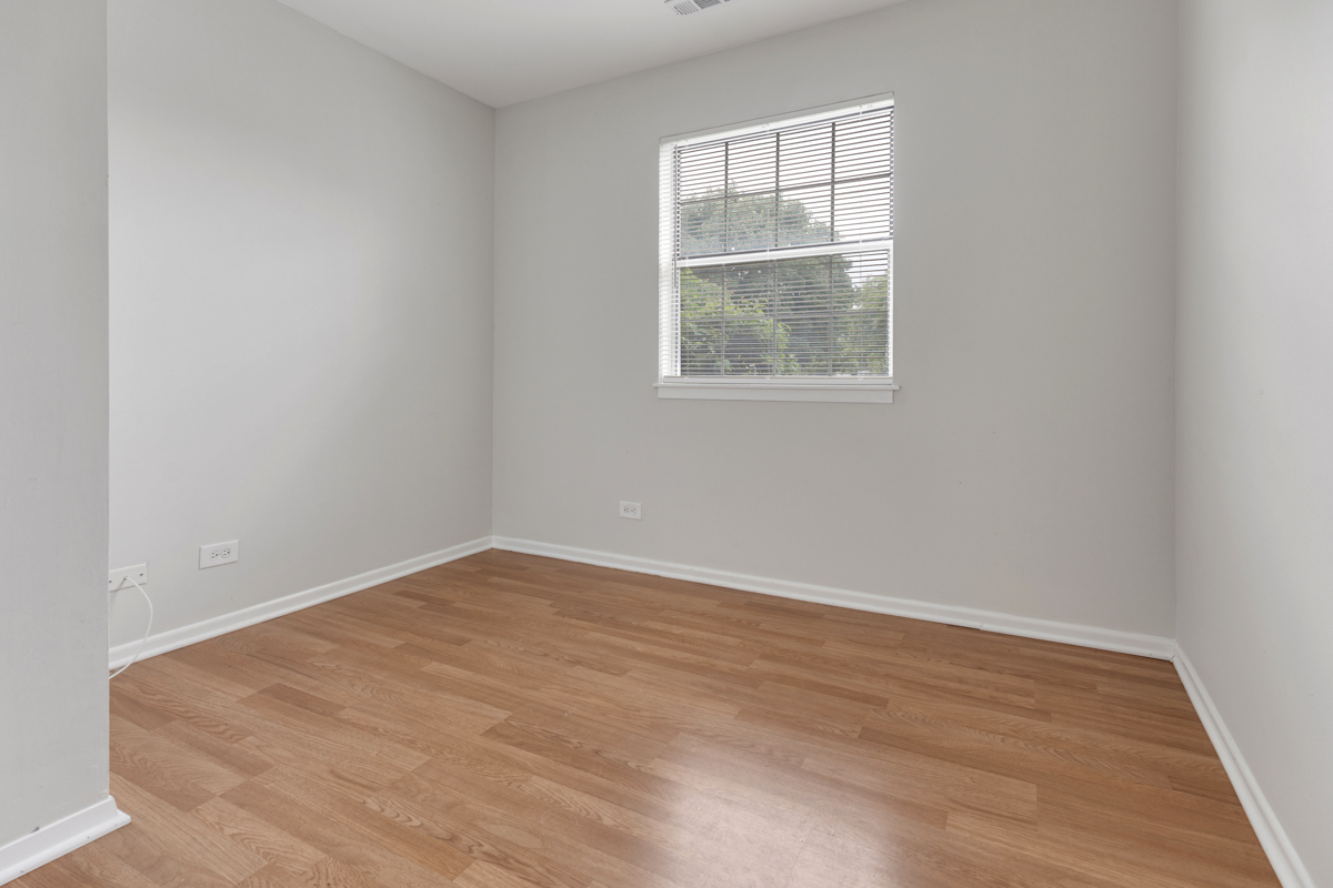 56 N VICTORIA Lane #B, Streamwood, IL 60107