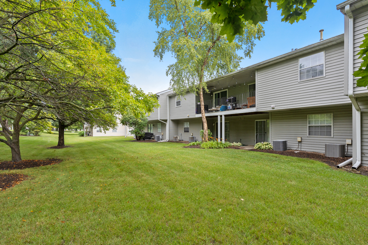 56 N VICTORIA Lane #B, Streamwood, IL 60107
