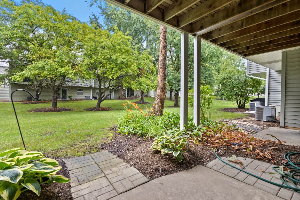 56 N VICTORIA Lane #B, Streamwood, IL 60107