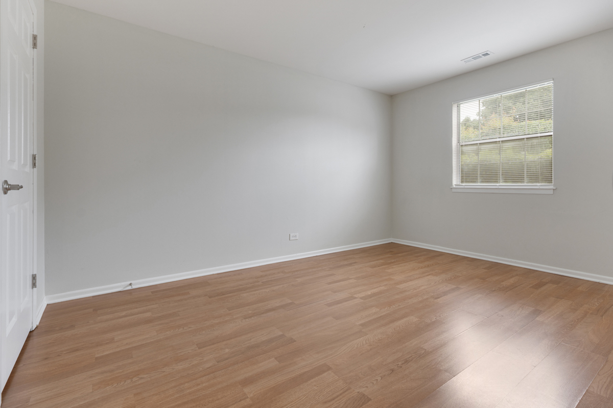 56 N VICTORIA Lane #B, Streamwood, IL 60107