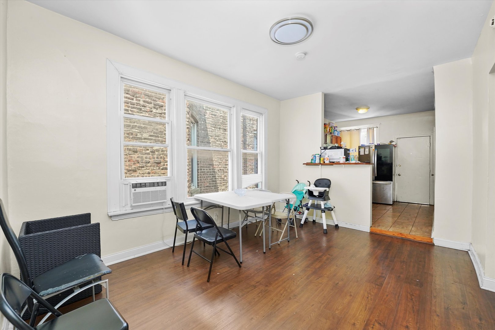 4952 W Augusta Boulevard, Chicago, IL 60651