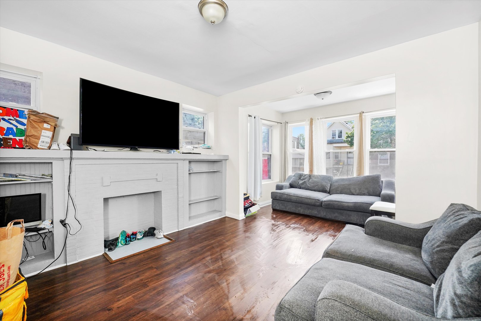 4952 W Augusta Boulevard, Chicago, IL 60651