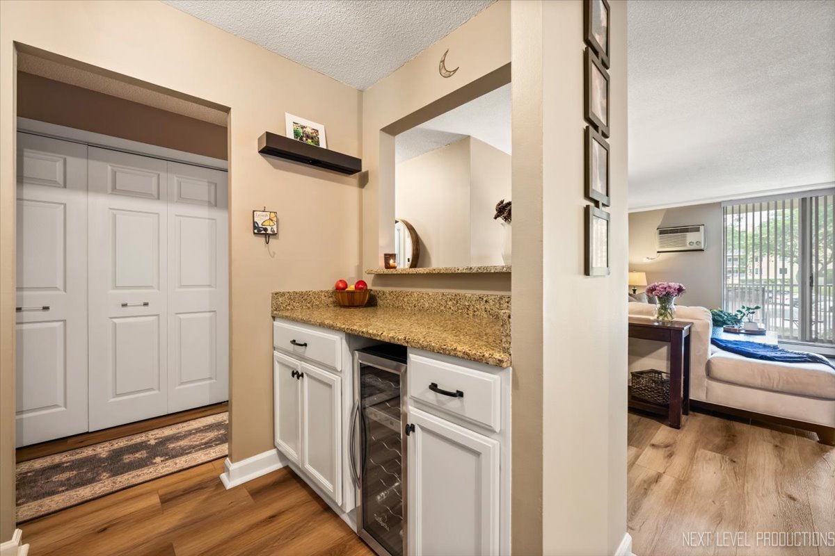 2222 S Stewart Avenue #1C, Lombard, IL 60148