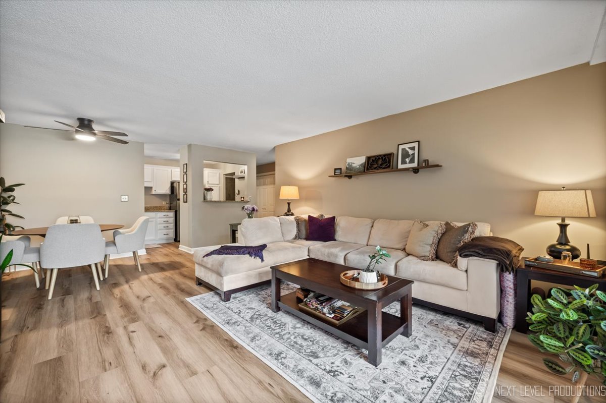 2222 S Stewart Avenue #1C, Lombard, IL 60148