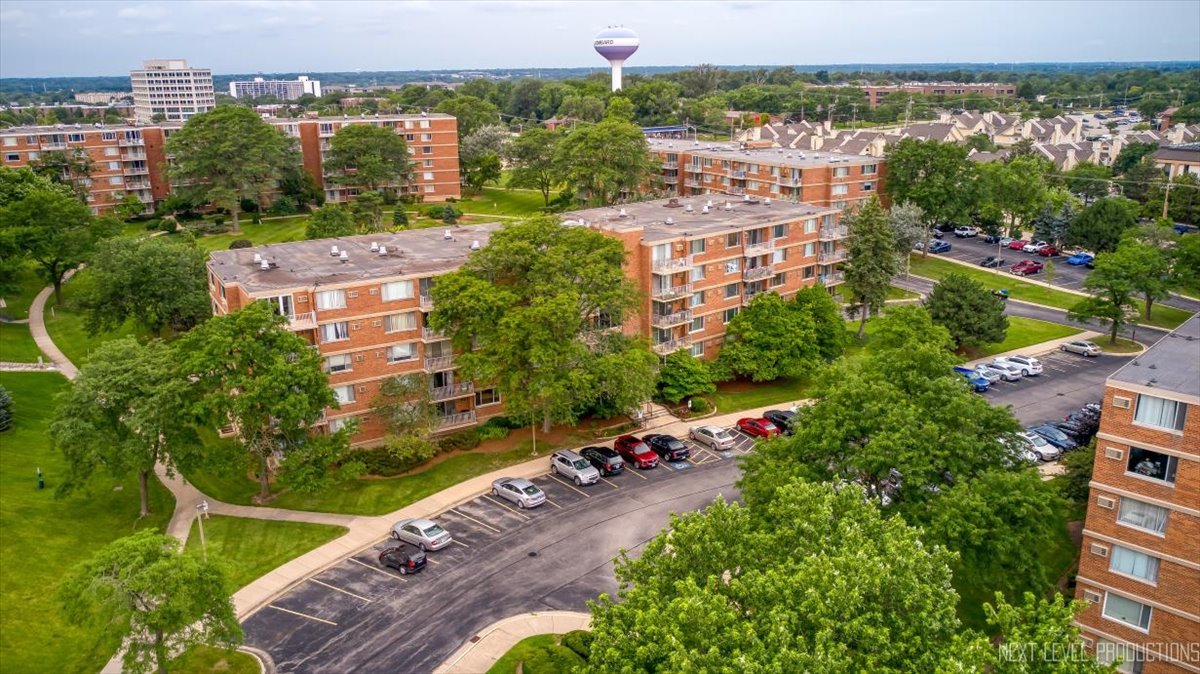 2222 S Stewart Avenue #1C, Lombard, IL 60148