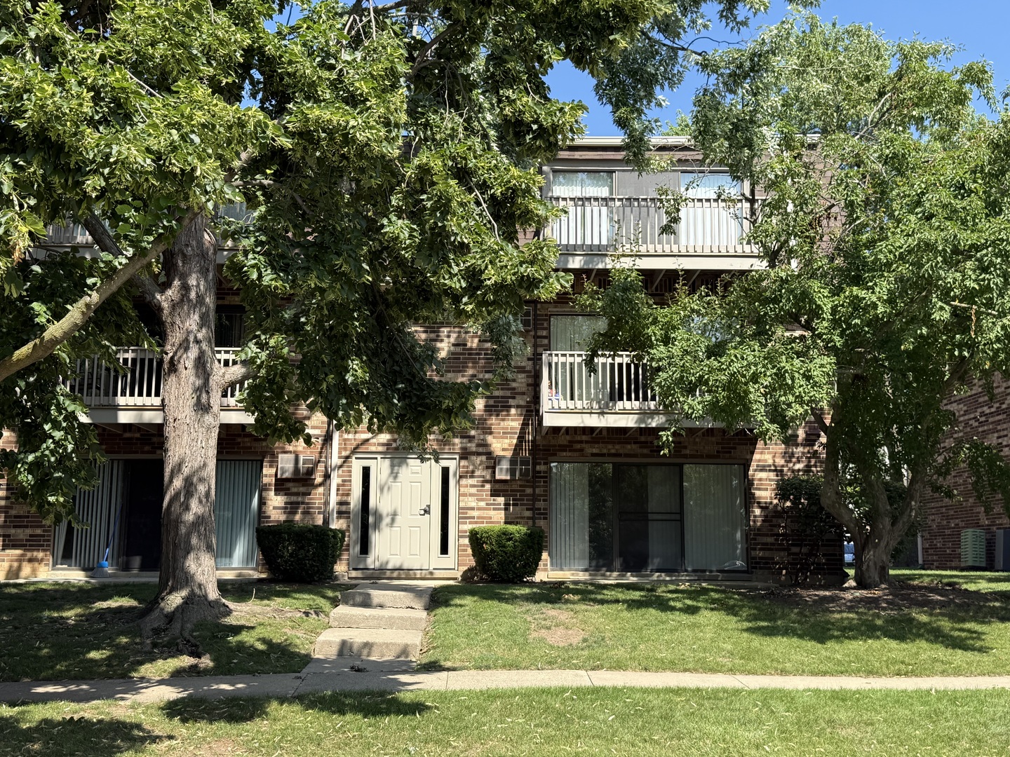 239 W Court Of Shorewood #1B, Vernon Hills, IL 60061