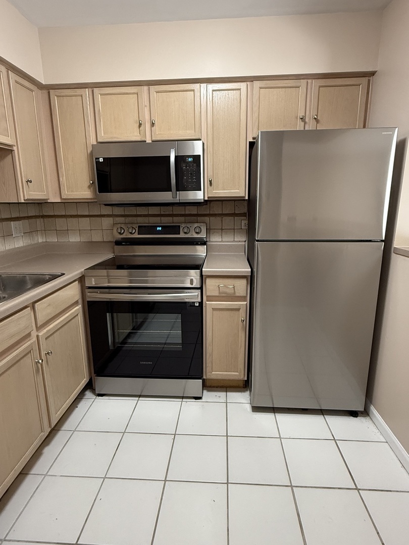 239 W Court Of Shorewood #1B, Vernon Hills, IL 60061