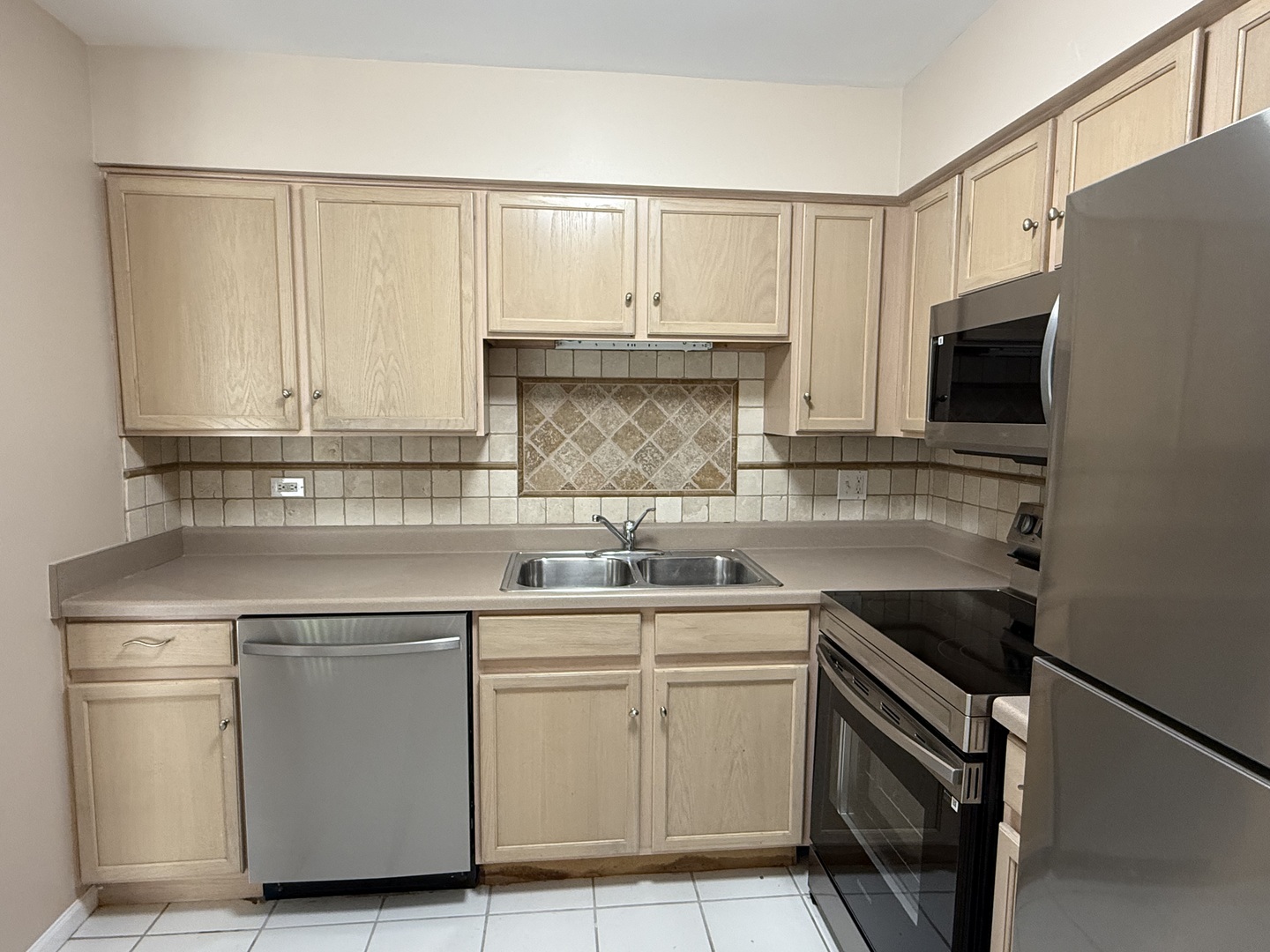 239 W Court Of Shorewood #1B, Vernon Hills, IL 60061