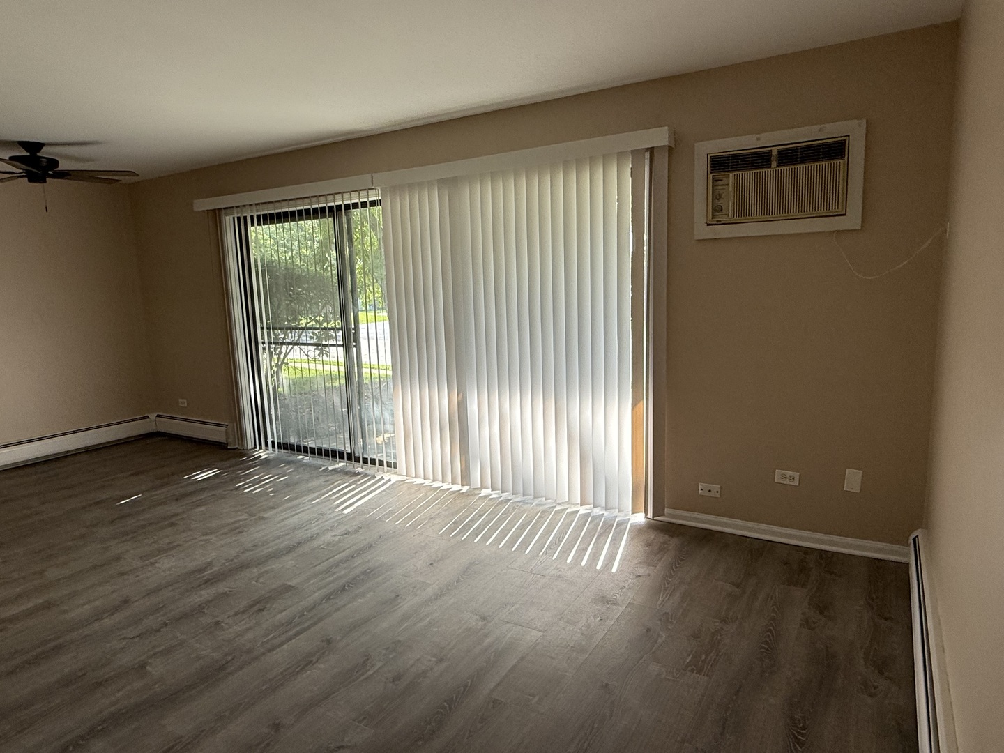239 W Court Of Shorewood #1B, Vernon Hills, IL 60061