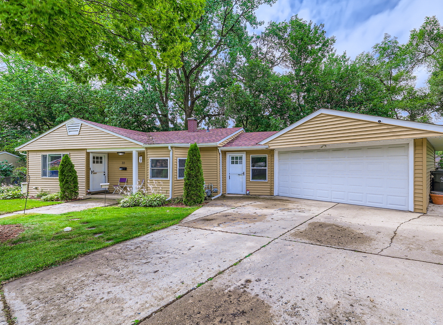 31 Sparrow Court, Carpentersville, IL 60110