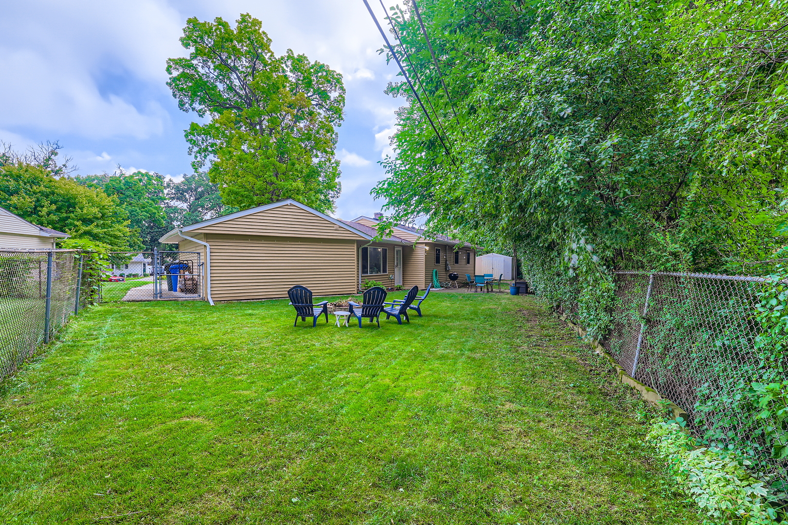 31 Sparrow Court, Carpentersville, IL 60110
