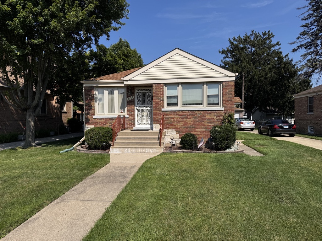 2257 S 15th Avenue, North Riverside, IL 60546